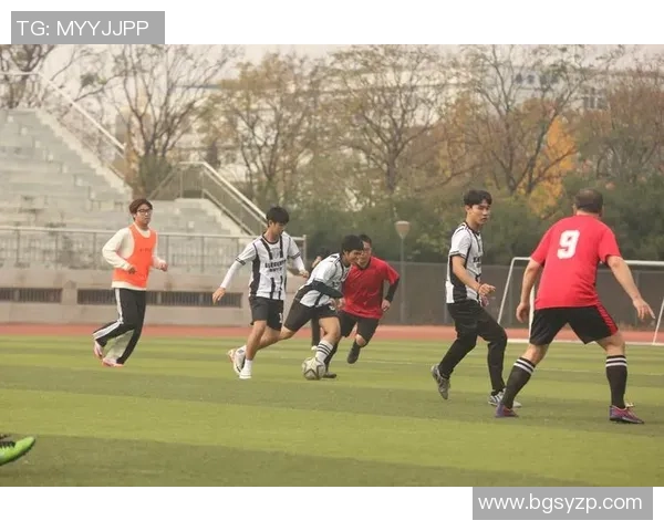 赛后分析：广州足球队与南京足球队的团队协作表现与战术探讨